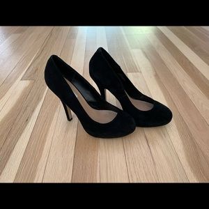 Steve Madden black suede platform pumps